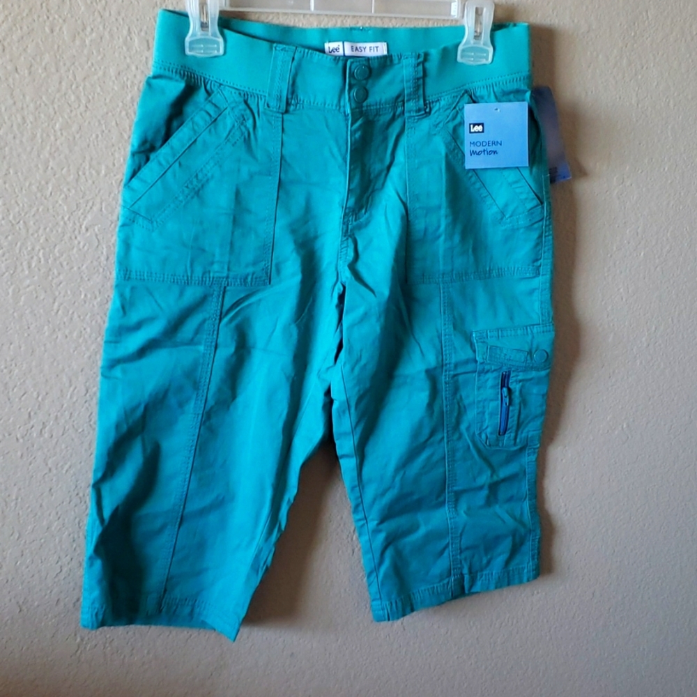 Lee Easy Fit  Women Bermuda Shorts Size 4P Color Bayside green